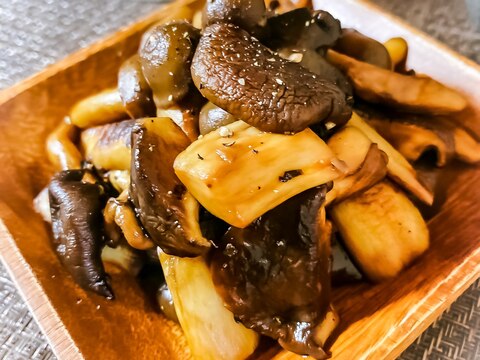 簡単おつまみ♪いろいろキノコのバルサミコ醤油ソテー